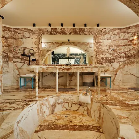 Agalia Luxury Koumpara