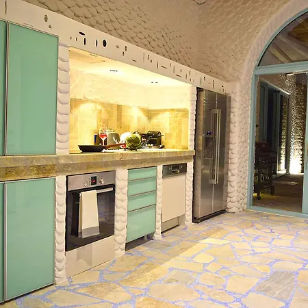 Agalia Luxury *
